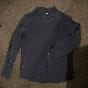 Everlane Women's Dark Blue 100% Silk Button-Down Shirt